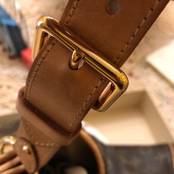 Louis Vuitton Purse - Picture 3 of 8